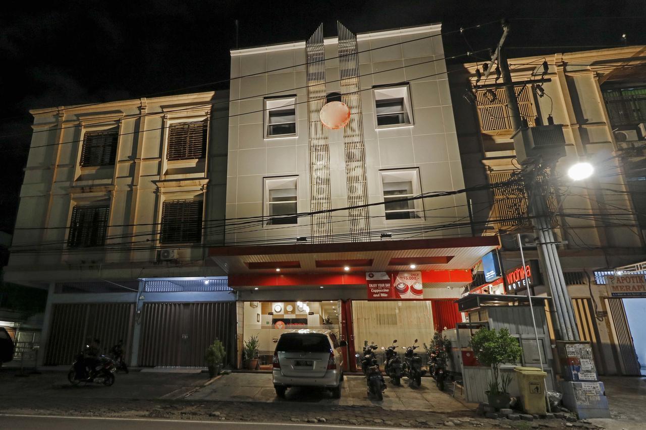 Reddoorz @ Jalan Gunung Merapi Makassar Exterior photo